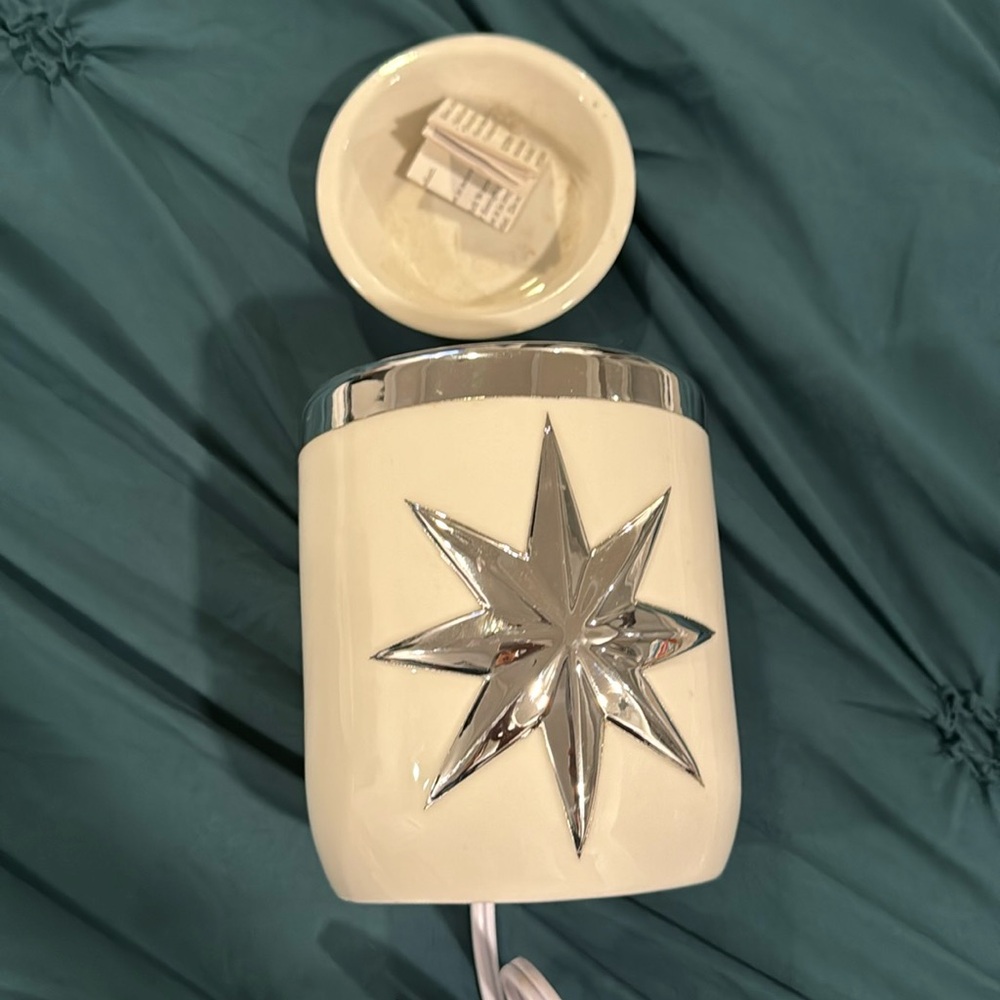 Yankee Candle White & Sliver Star Snowflake Electric Warmer